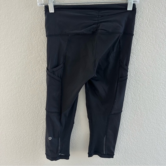 Lululemon Lululemon Outrun 17" Crop
Black size 4 - Picture 7 of 12